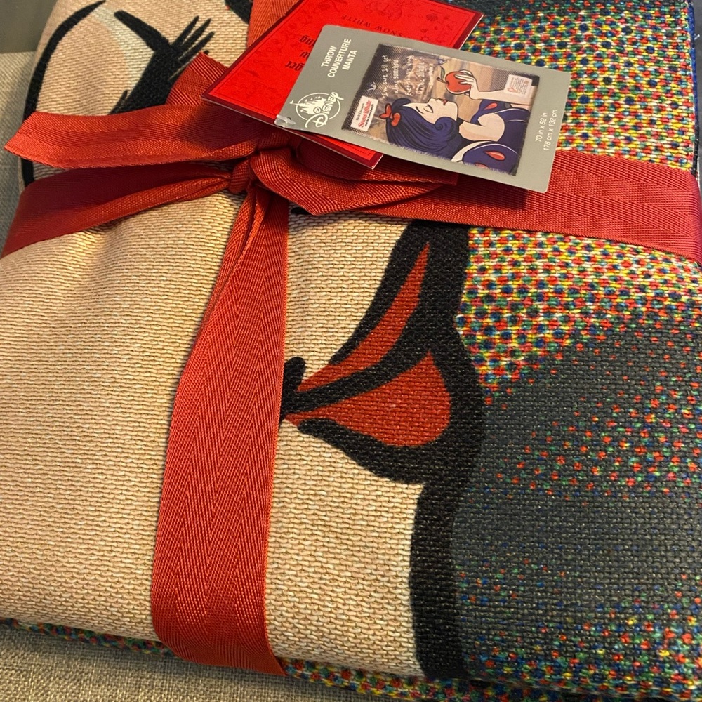 Snow White Disney Woven  Throw new
